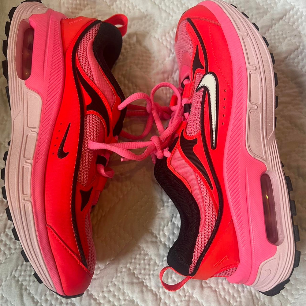 Nike Air Max Bliss pink and black trainers